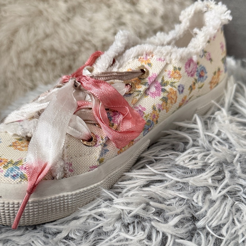 Floral Ribbon Lace-Up Sneakers - Pink, Cream, Beige - Picture 2 of 5